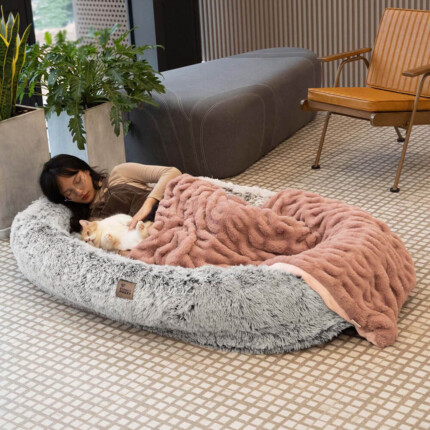Cama humana super grande luxuosa para cachorro com cobertura macia super para animais de estimação | Petz